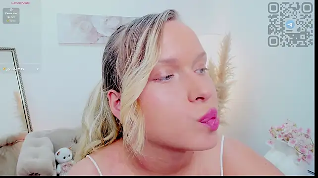 Angelic_coy - Rub my pussy with my shorts