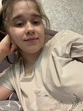 HornyGirlH - SHOW TITS