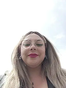 Bela-outdoor - Shaking breasts in naughty public