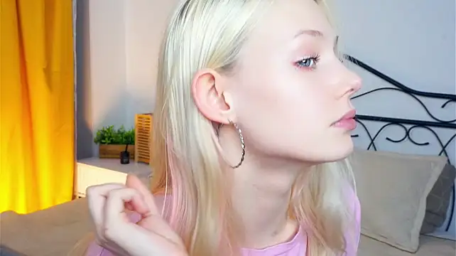 CorrieJust - Lick my lips in camera