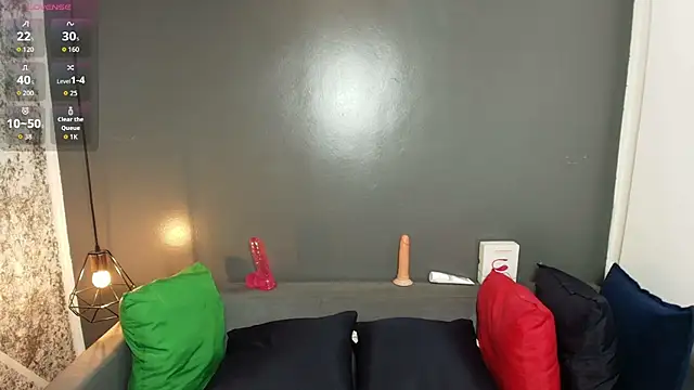 CristalMillf_ - Show PUSSY next to the chosen toy