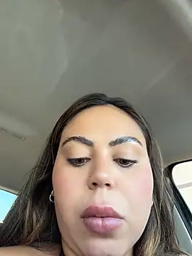 LariiHotWife - Plug no cuzinho no lava jato 🔥🔥