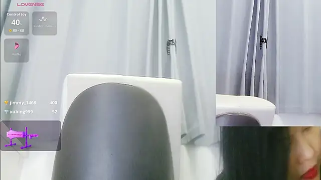 Mya8860 - 寂寞少妇老公不在受不了，进来让你为所欲为。水多多，控制炮机3分钟