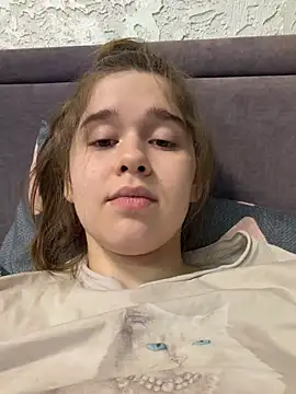 HornyGirlH - SHOW TITS