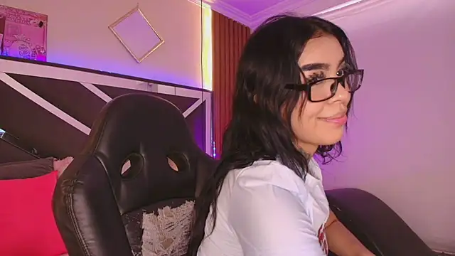 Bratz_x - Taking off panty with sensual movement