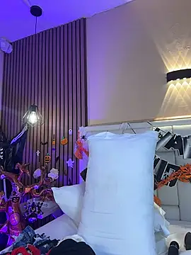 AvyMilton - hold the dildo for 15 sec