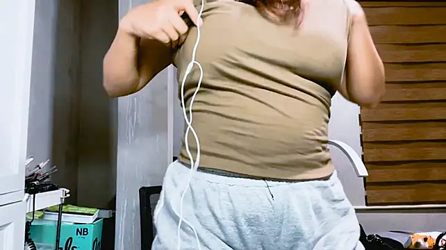 Reikahanazono - Lift up my top and show my bra 👀