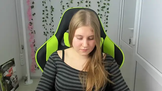 ViolaSecret - I take off 1 thing in public