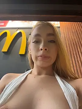 Isabella-gaviria - PANTY OFF +FUCK MY PUSSY IN PUBLIC(MALL)