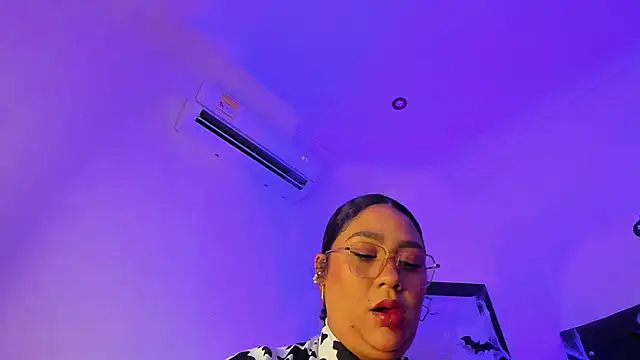 Hanna_danger19 - naked suck fingers + tits