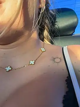 FrancescaNappi - MOSTRACI LE TETTE ( show us ur boobs)