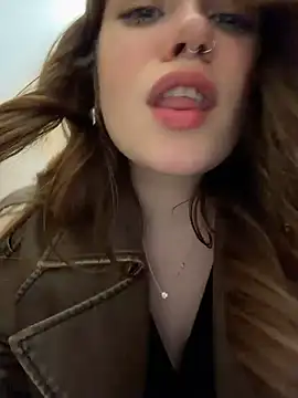 Lucy-joy - SHOW PERFECT DOGGY POSE+RUB PUSSY