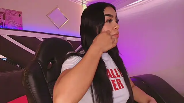 Bratz_x - Taking off panty with sensual movement