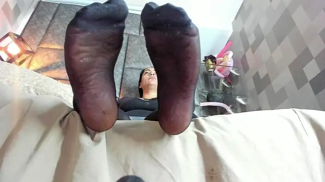 Scarlett_Barnes - Lick my feet with saliva😛💦🦶