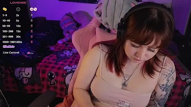 Lunaalli - pussy close up in pinties