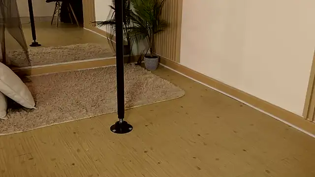 Zoe_Benson - Anal plug with chain+spanks
