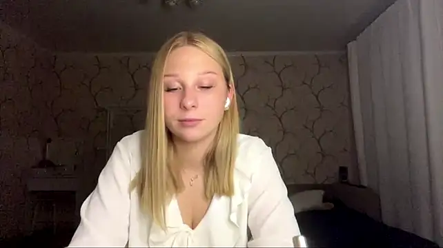 AvelinaCoch - Kiss cam