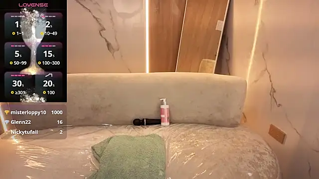 Rox_luxury_tf - rubbing my pussy while lying on the floo