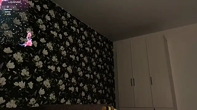 NeidaGowing - Ass Close To Cam