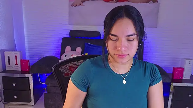 Lolitta_xxx - Remove jeans.. rub pussy 🥵
