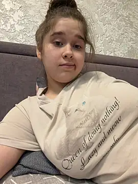 HornyGirlH - SHOW TITS