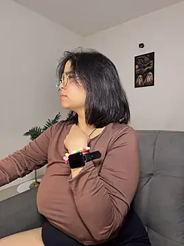 Tati_reyess - a view of your tits