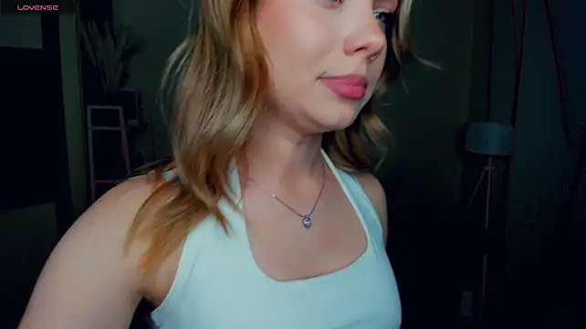 RuthieSaris - tease with one's T-shirt