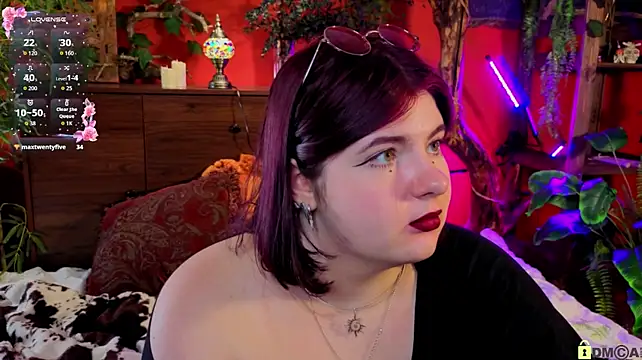 Siena_fox_ - squeeze my boobs under top