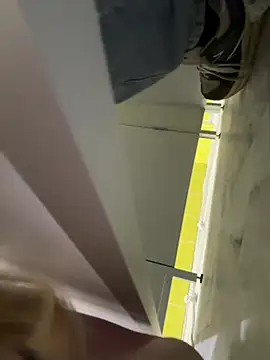 SiaLater - Sabr OF pantes in public wc+put in sink