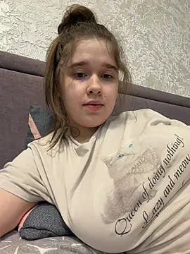 HornyGirlH - SHOW TITS