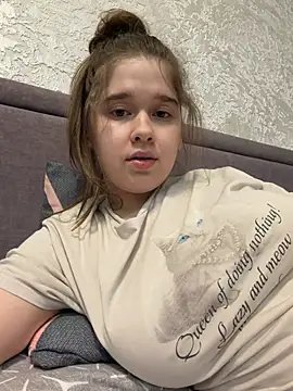 HornyGirlH - SHOW TITS