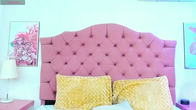 ThyaraJhons - fuck in missionary with dildo 😈 🍆🤭