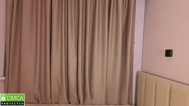MelodyIreland - eye contact with air kisses