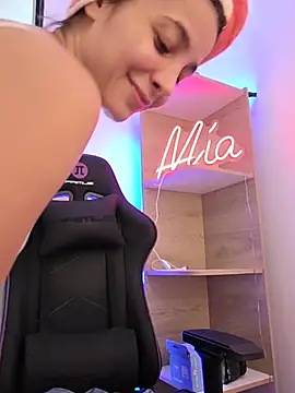 Miaeyex - Caress my ass