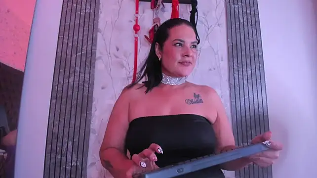 Skarlethbelluci - play with hot wax – you decide where