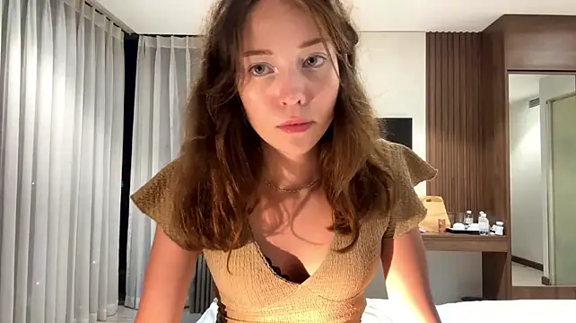 SusanaHallet - show more of my body for you!