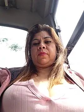 Laura-Hernandez - Fingers in my pussy In public