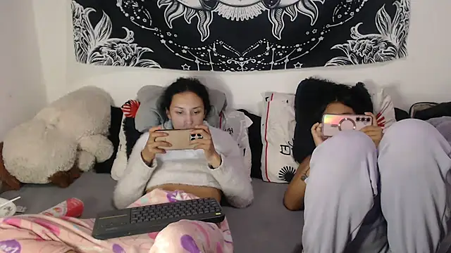 Abby_n_emily - SHOW TITS