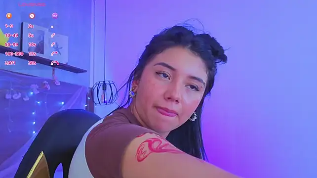 April_bennett - Tits out x3min ♥