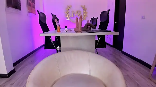 KittyXO_ - OPEN ASS IN DOGGY STYLE 😏