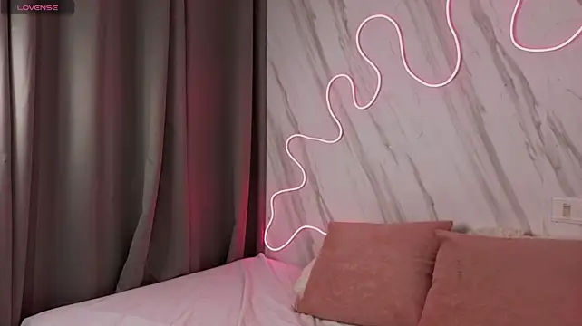 Zaraquiinn - DOMI INSIDE PUSSY