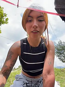 Zoe_addiction - Lick nipple in the street