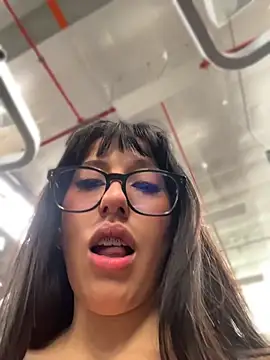 Susi_chimm - Show boobs in public