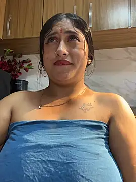 Kalpanaaishaa - fucks pussy with fingers