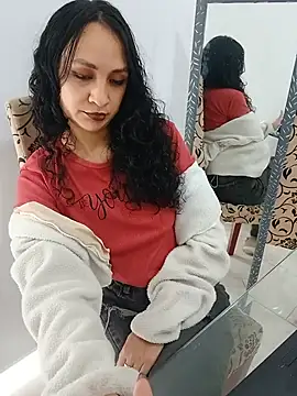 Allis0n_Queen - mamada and tits out