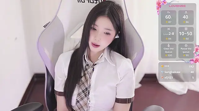 Kitty_baby77 - 完成任务 内裤含嘴里 M腿5分钟 最后一个完成任务的控制黑牛5分钟