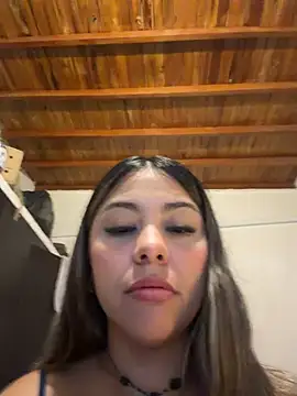 Tuckersabrina - remove top and oil in boobs 5min