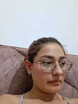 Ary-18 - 2 fingers in ass + spanking