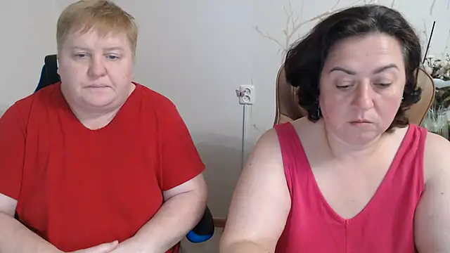 Lindy-Jeanie - hot kiss and lick pussy brunette