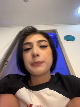 BadLilAngelXXX - FINGERING PUSSY IN PUBLIC 🔥